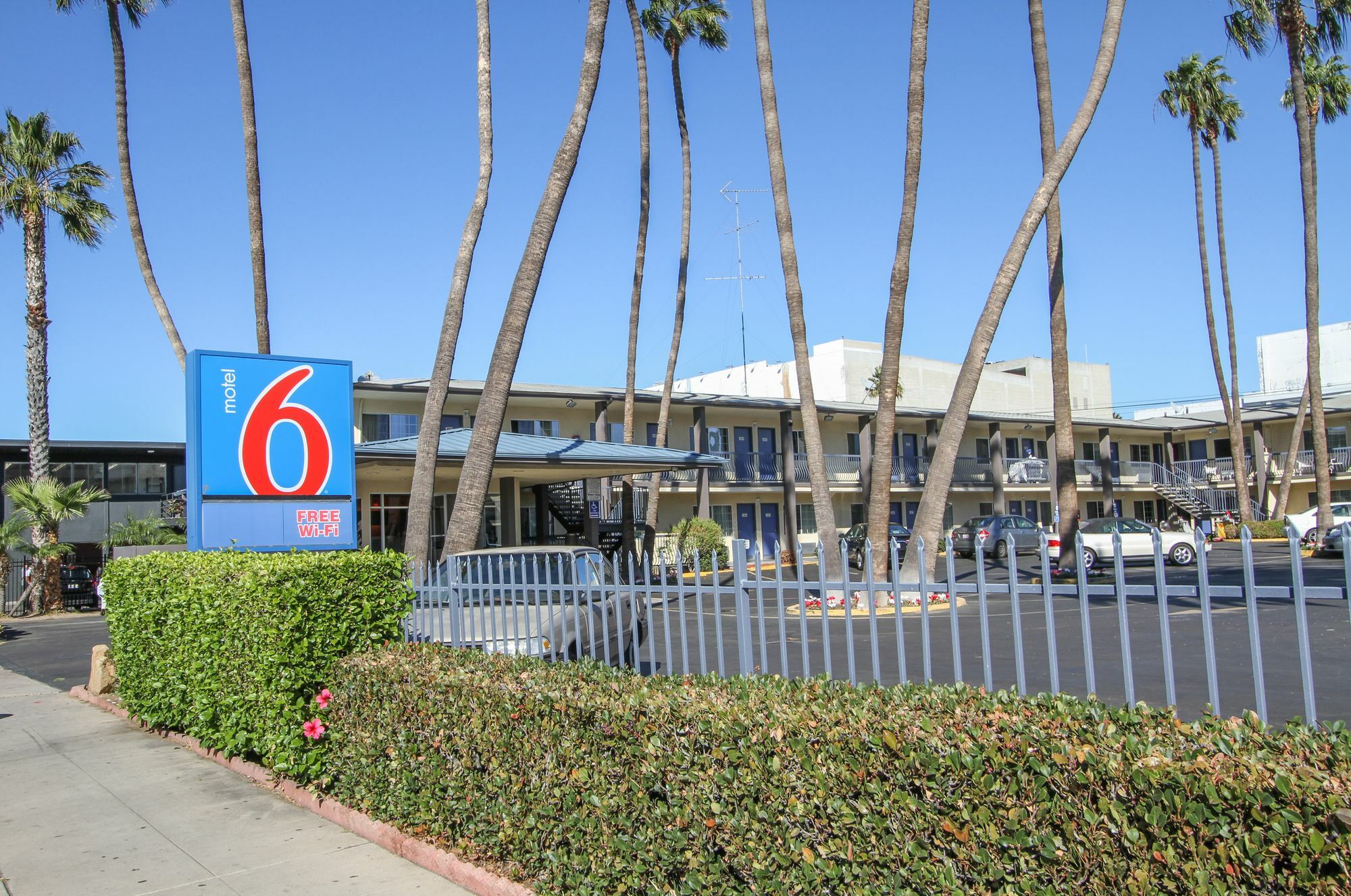 Motel 6 San Diego, Ca Airport Harbor Exterior foto